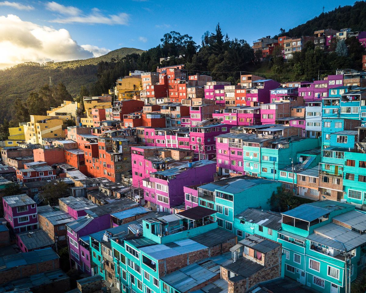 Casas coloridas y arte urbano en Colombia